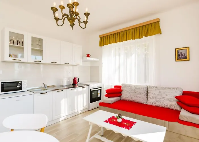 Nina- One Bedroom With Sea View Apt1 公寓