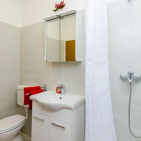 Nina- One Bedroom With Sea View Apt1